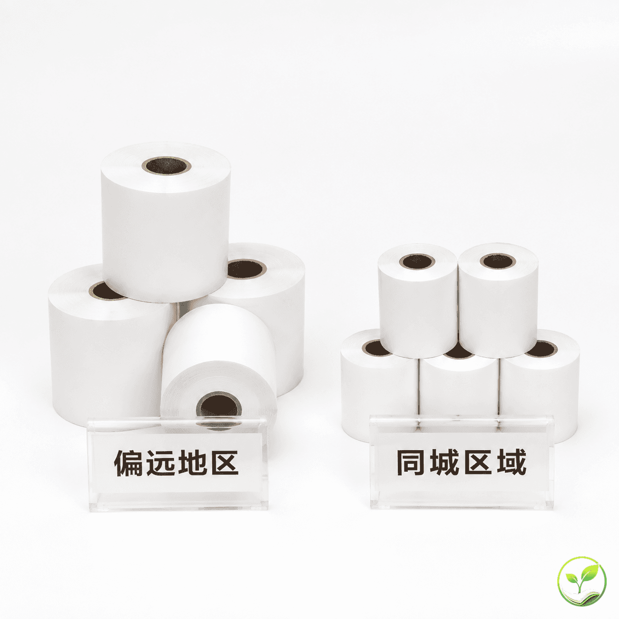 不同规格的热敏纸卷和标签纸分区域摆放，标注着'偏远地区'和'同城区域'的标签牌，体现不同区域发货时效差异